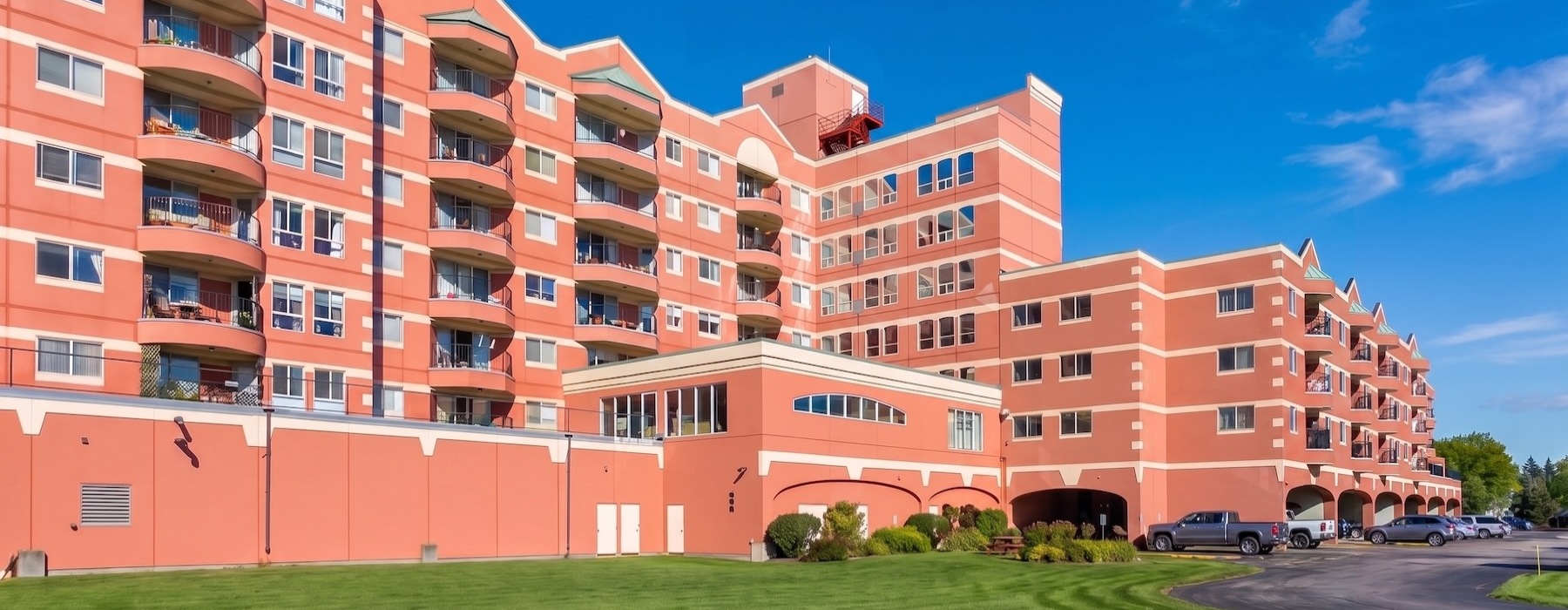 a large building with many windows